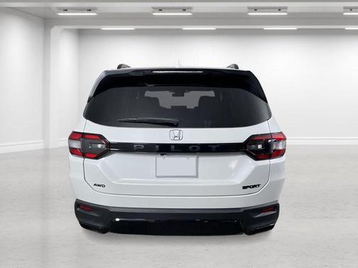 Platinum White Pearl 2026 Honda Pilot Sport