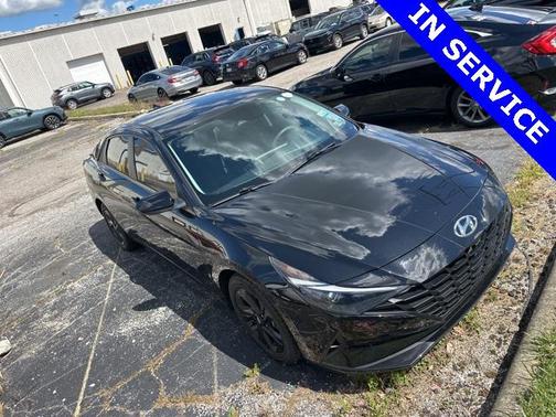 2022 Hyundai ELANTRA SEL