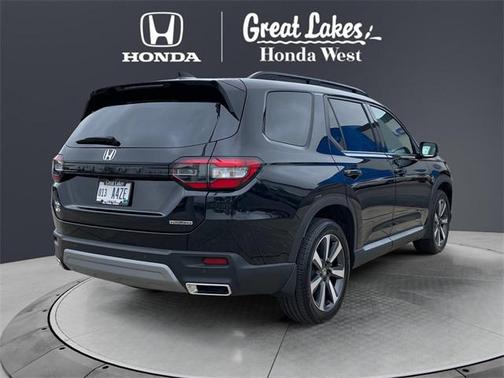 2025 Honda Pilot Touring 8-Passenger