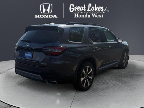 Modern Steel Metallic 2023 Honda Pilot Touring 8-Passenger