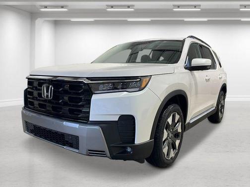 Platinum White Pearl 2026 Honda Pilot Touring 8-Passenger