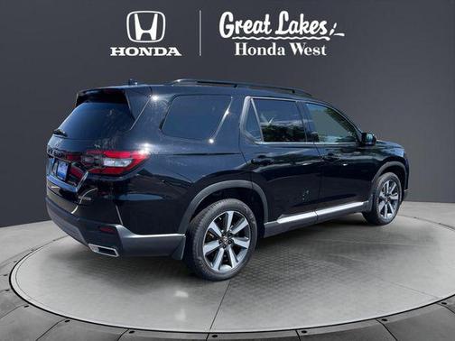 Crystal Black Pearl 2025 Honda Pilot Touring 8-Passenger