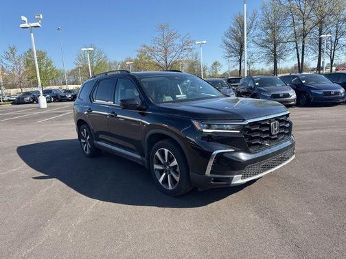 Crystal Black Pearl 2025 Honda Pilot Touring 8-Passenger