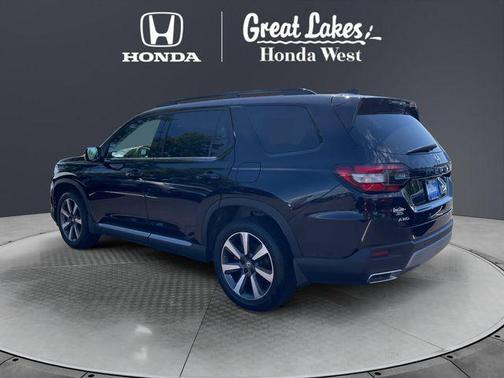 Crystal Black Pearl 2025 Honda Pilot Touring 8-Passenger