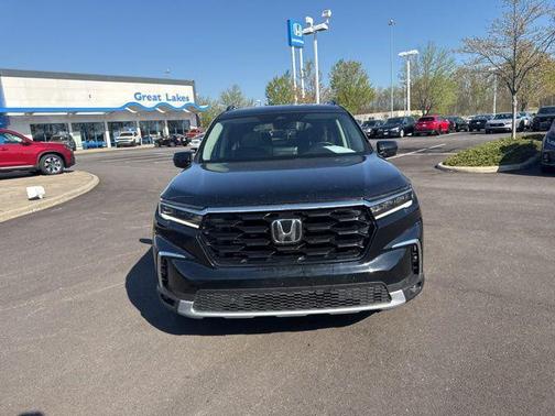 Crystal Black Pearl 2025 Honda Pilot Touring 8-Passenger