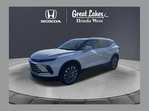 Iridescent Pearl Tricoat 2023 Chevrolet Blazer Premier