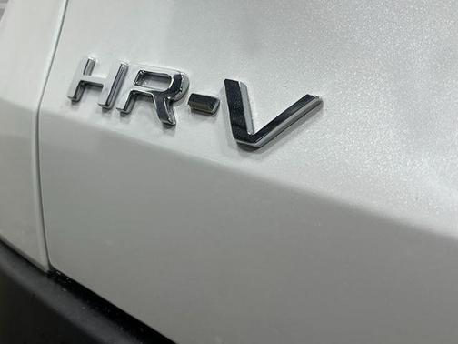 Platinum White Pearl 2026 Honda HR-V LX