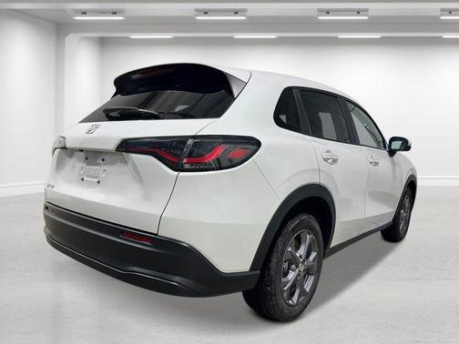 Platinum White Pearl 2026 Honda HR-V LX