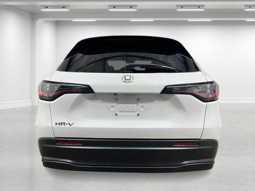 Platinum White Pearl 2026 Honda HR-V LX