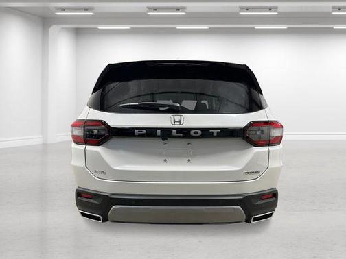 Platinum White Pearl 2026 Honda Pilot Touring 8-Passenger