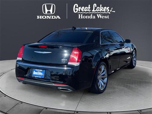 2017 Chrysler 300 Limited