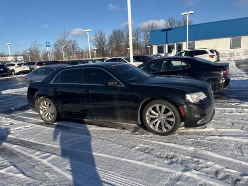 2017 Chrysler 300 Limited