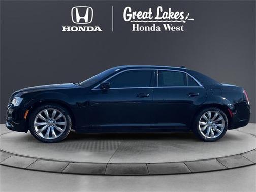 2017 Chrysler 300 Limited