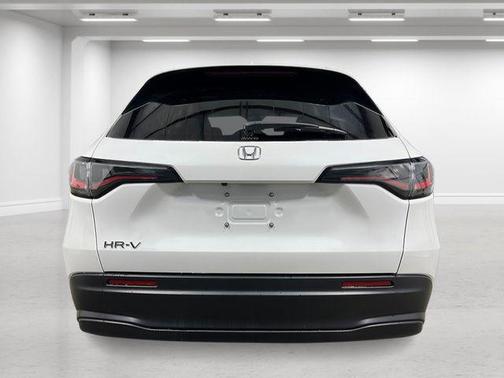 Platinum White Pearl 2026 Honda HR-V LX