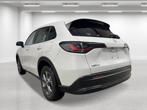 Platinum White Pearl 2026 Honda HR-V LX