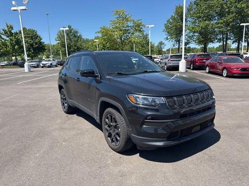 Diamond Black Crystal Pearlcoat 2022 Jeep Compass Latitude
