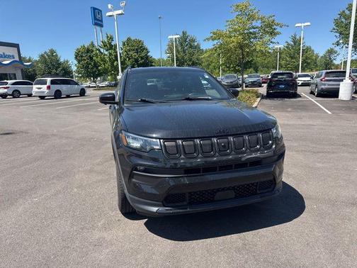 Diamond Black Crystal Pearlcoat 2022 Jeep Compass Latitude
