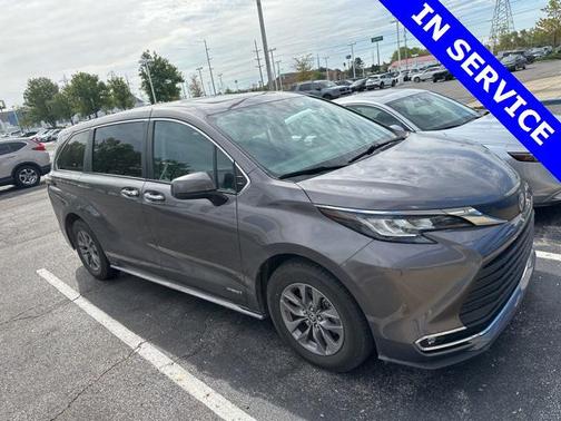 2021 Toyota Sienna XLE 8 Passenger