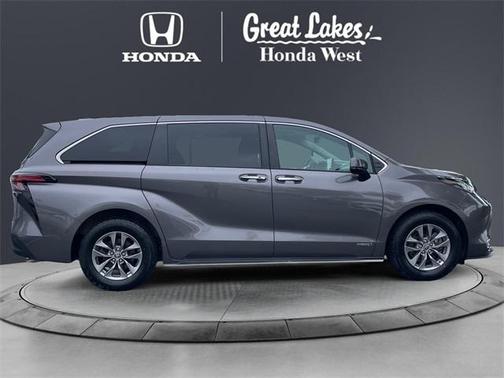 2021 Toyota Sienna XLE 8 Passenger