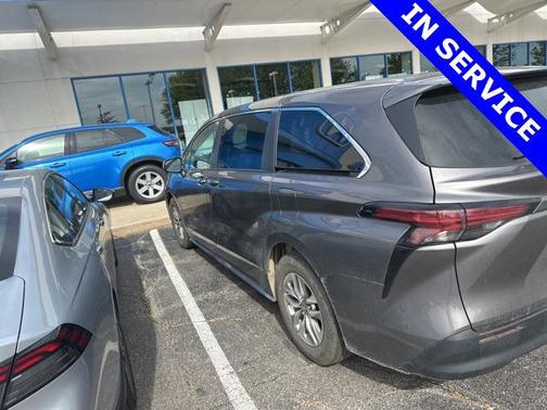 2021 Toyota Sienna XLE 8 Passenger