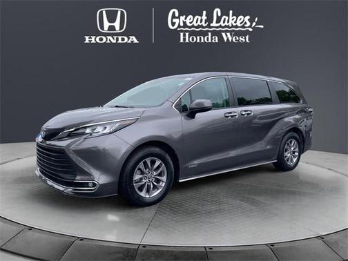 2021 Toyota Sienna XLE 8 Passenger