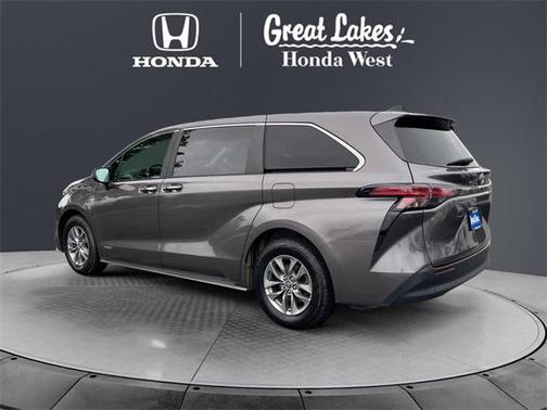 2021 Toyota Sienna XLE 8 Passenger