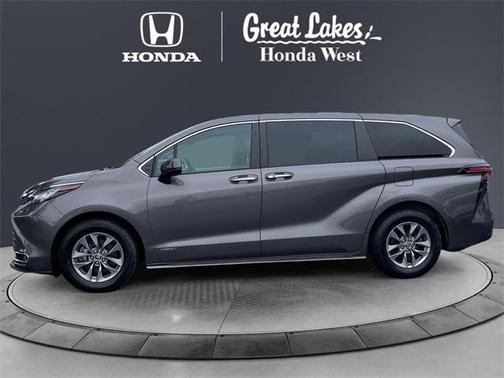 2021 Toyota Sienna XLE 8 Passenger