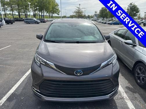 2021 Toyota Sienna XLE 8 Passenger