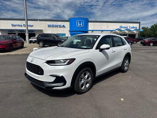 Platinum White Pearl 2025 Honda HR-V LX