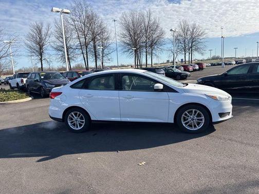 Oxford White 2018 Ford Focus SE