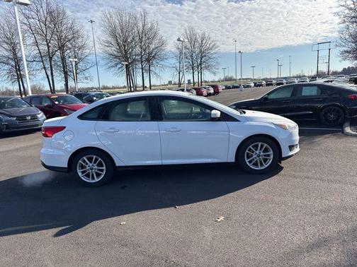 Oxford White 2018 Ford Focus SE