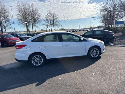 Oxford White 2018 Ford Focus SE