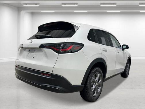 Platinum White Pearl 2026 Honda HR-V LX