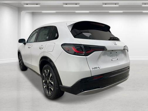 Platinum White Pearl 2026 Honda HR-V EX-L