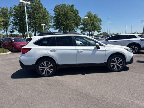 Crystal White Pearl 2019 Subaru Outback 2.5i Limited