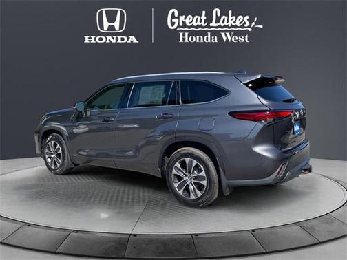 2022 Toyota Highlander Hybrid XLE