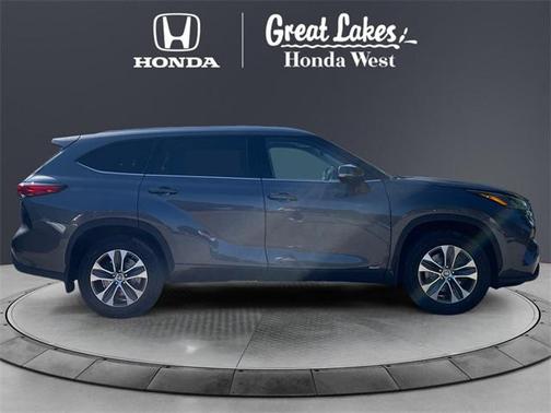 2022 Toyota Highlander Hybrid XLE