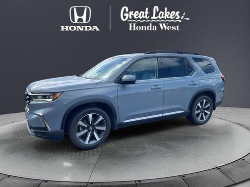 Sonic Gray Pearl 2023 Honda Pilot Touring 8-Passenger