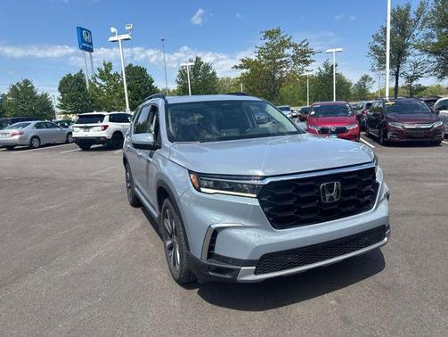 Sonic Gray Pearl 2023 Honda Pilot Touring 8-Passenger