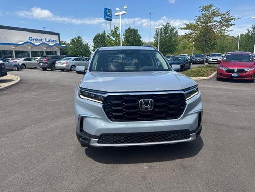 Sonic Gray Pearl 2023 Honda Pilot Touring 8-Passenger