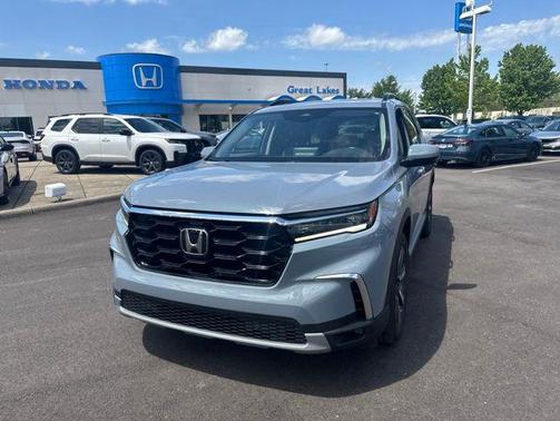 Sonic Gray Pearl 2023 Honda Pilot Touring 8-Passenger