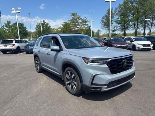 Sonic Gray Pearl 2023 Honda Pilot Touring 8-Passenger