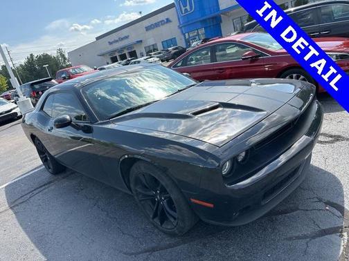 2017 Dodge Challenger SXT