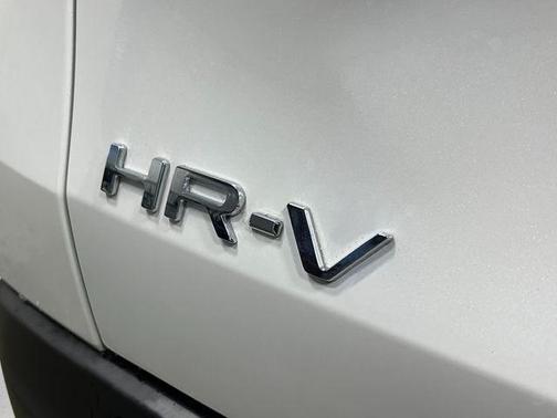 Platinum White Pearl 2026 Honda HR-V LX