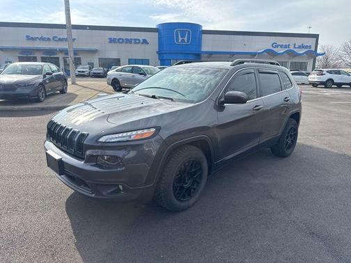 Granite Crystal Metallic Clearcoat 2015 Jeep Cherokee Latitude