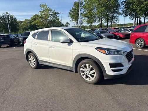 Dazzling White 2019 Hyundai TUCSON SE