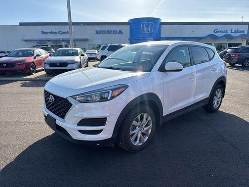 Dazzling White 2019 Hyundai TUCSON SE