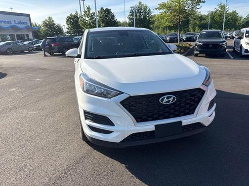 Dazzling White 2019 Hyundai TUCSON SE