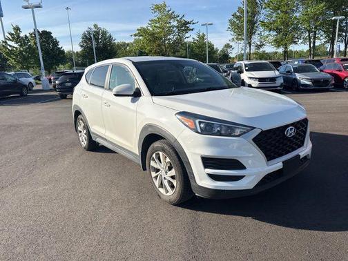 Dazzling White 2019 Hyundai TUCSON SE