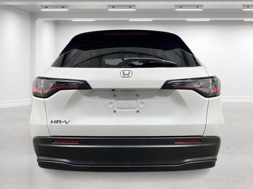 Platinum White Pearl 2026 Honda HR-V LX